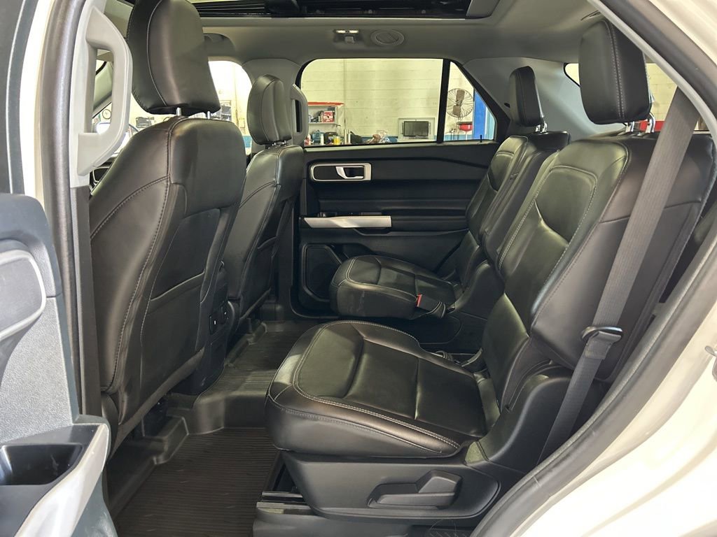 Used 2023 Ford Explorer XLT AWD/4WD image 39