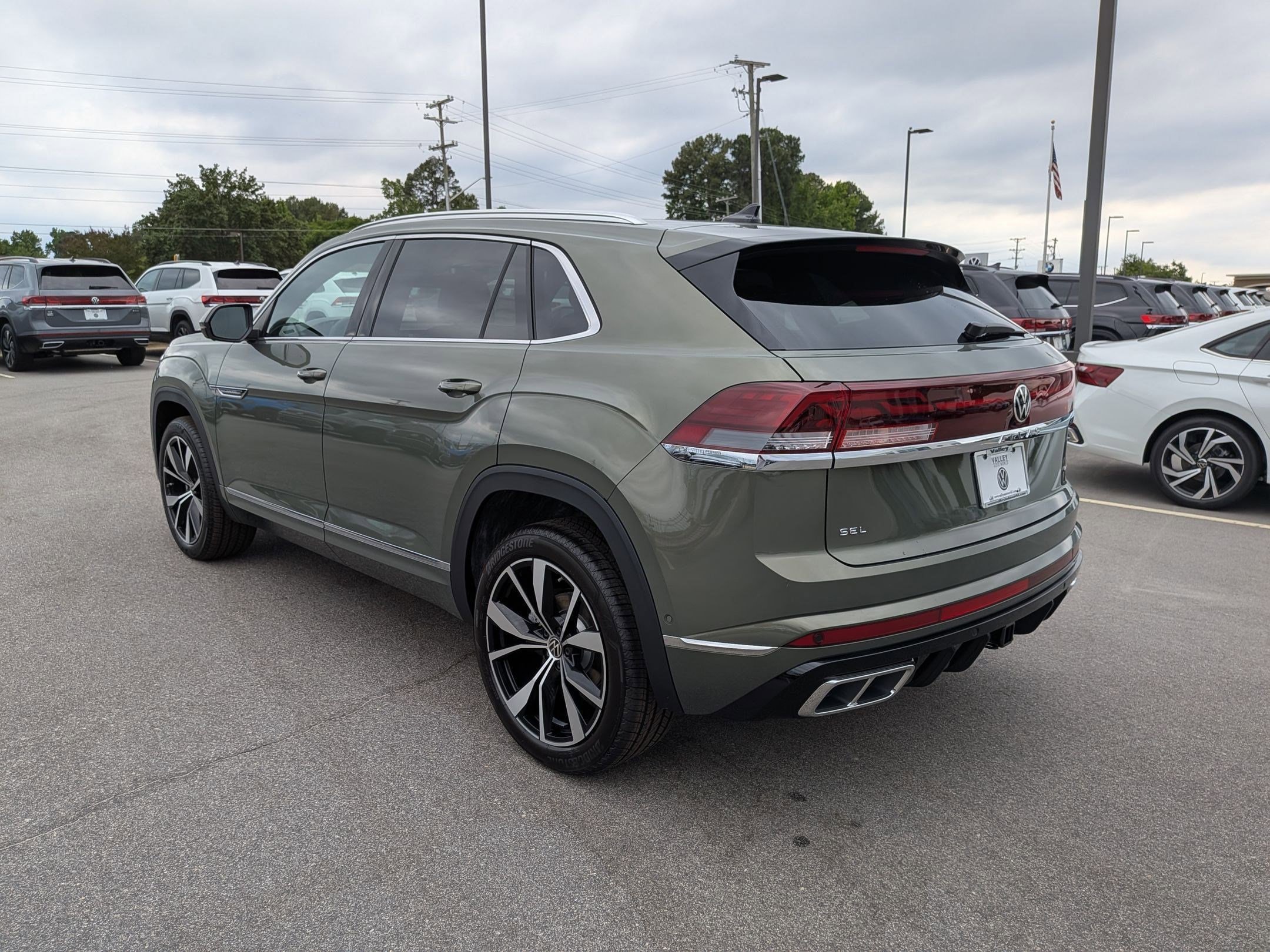 New 2026 Volkswagen Atlas Cross Sport SEL Premium R-Line AWD/4WD image 5