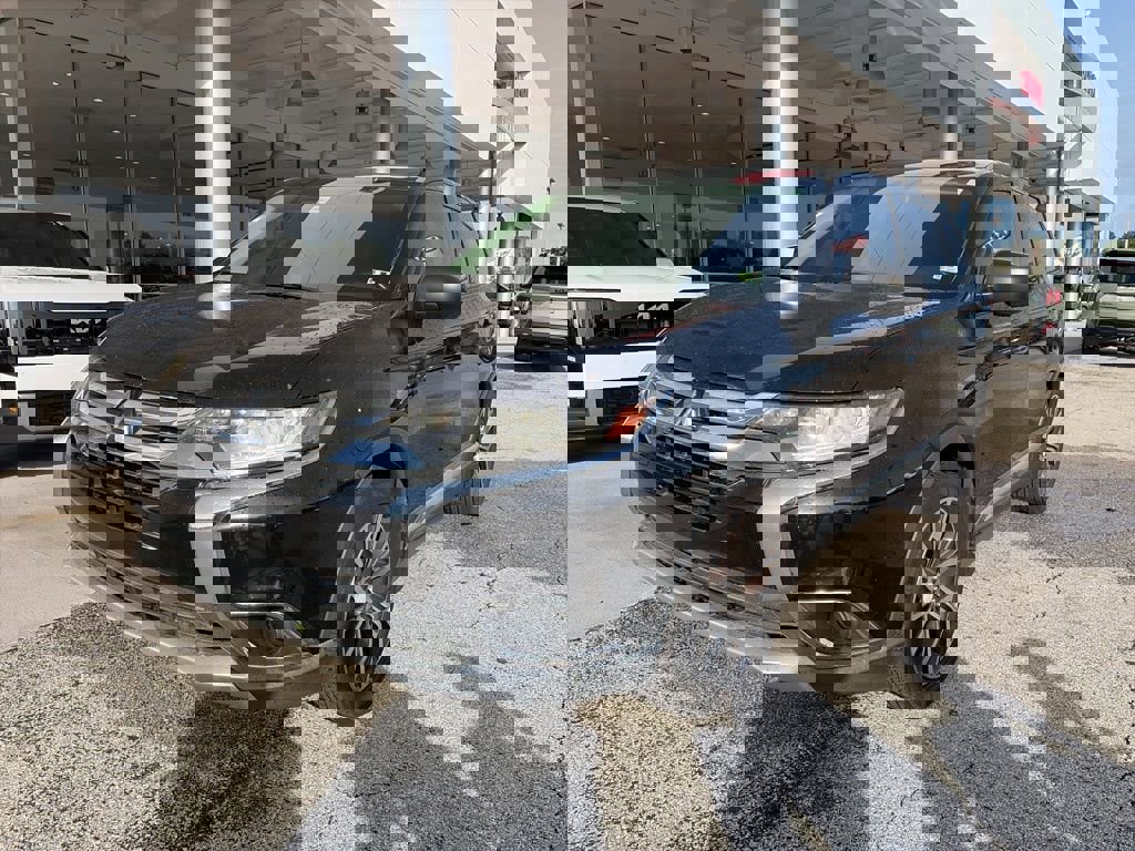 Used 2016 Mitsubishi Outlander ES image 3