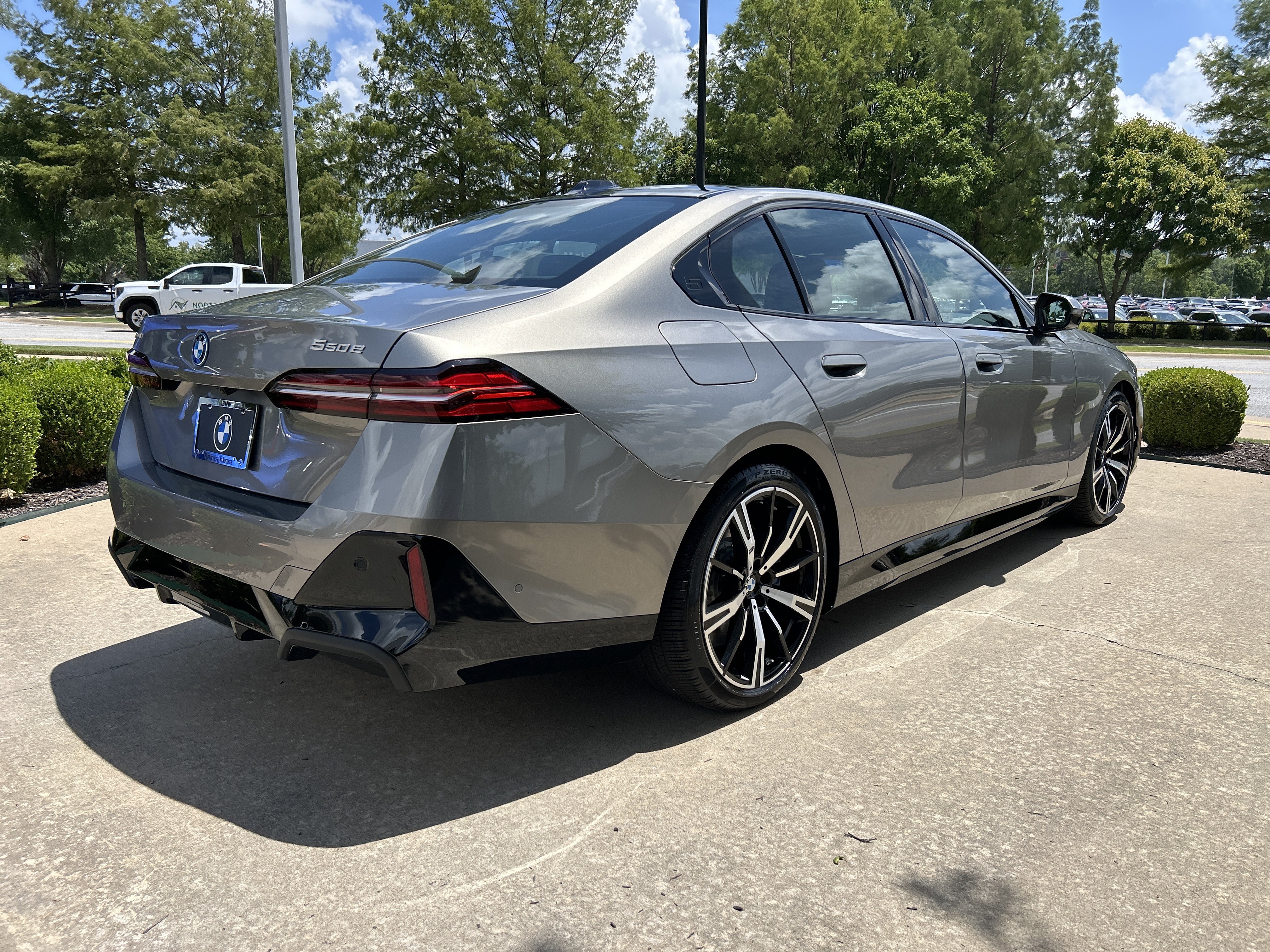 New 2026 BMW 550e xDrive AWD/4WD image 5