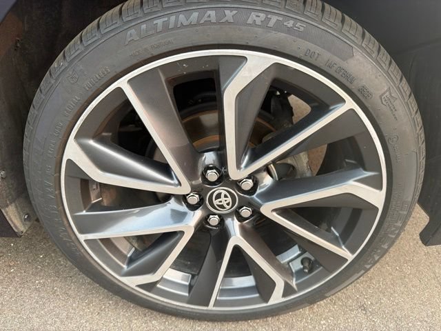 Used 2020 Toyota Corolla SE w/ SE Premium Package FWD image 12