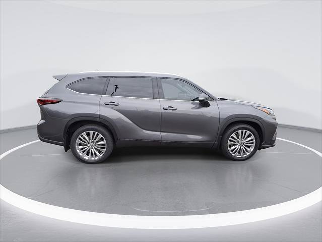 Certified 2024 Toyota Highlander Platinum AWD/4WD image 10