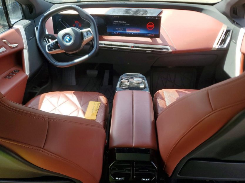 Used 2024 BMW iX xDrive50 w/ Premium Package AWD/4WD image 7