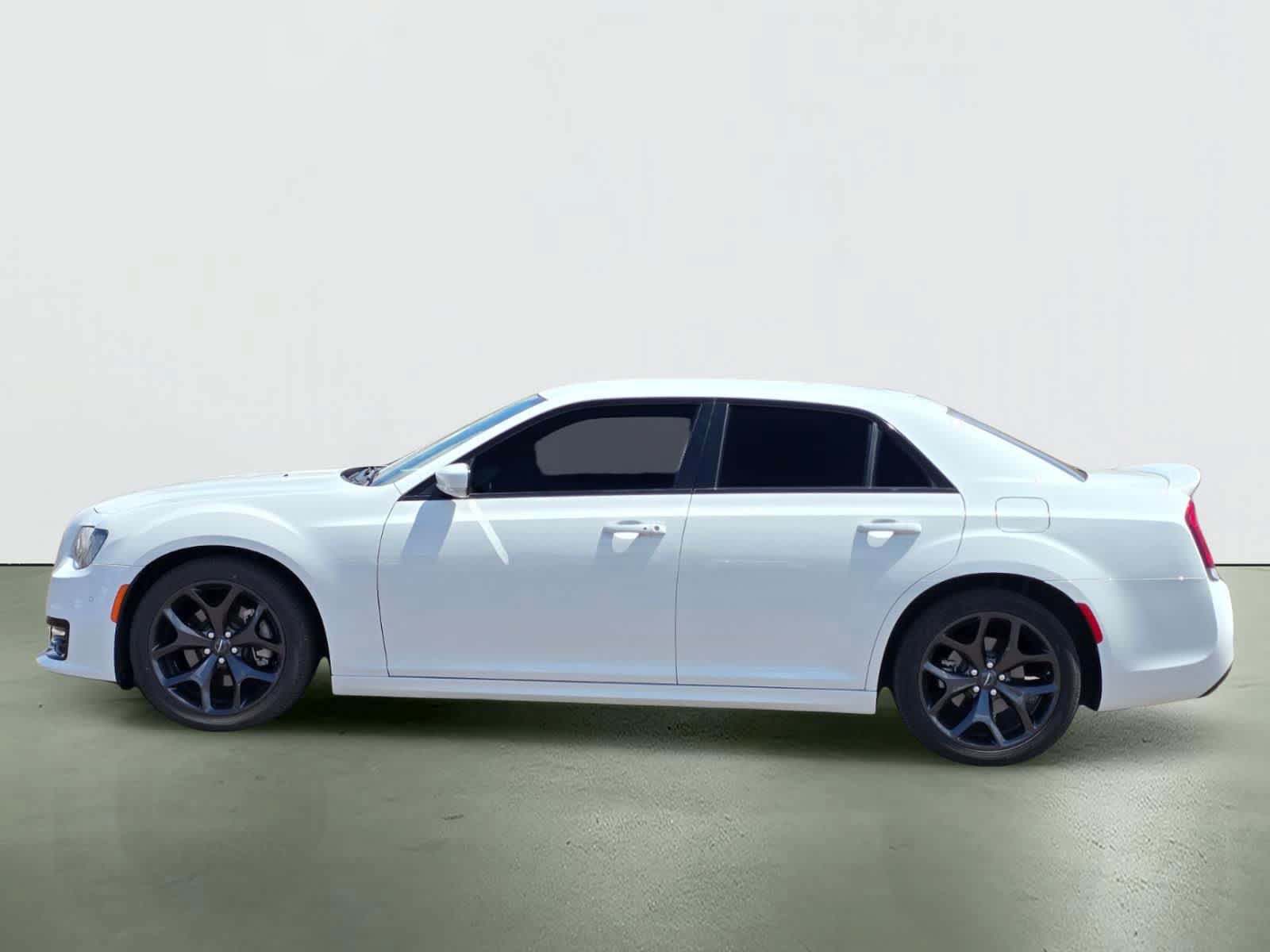 Used 2021 Chrysler 300 S w/ S Model Appearance Package RWD image 3