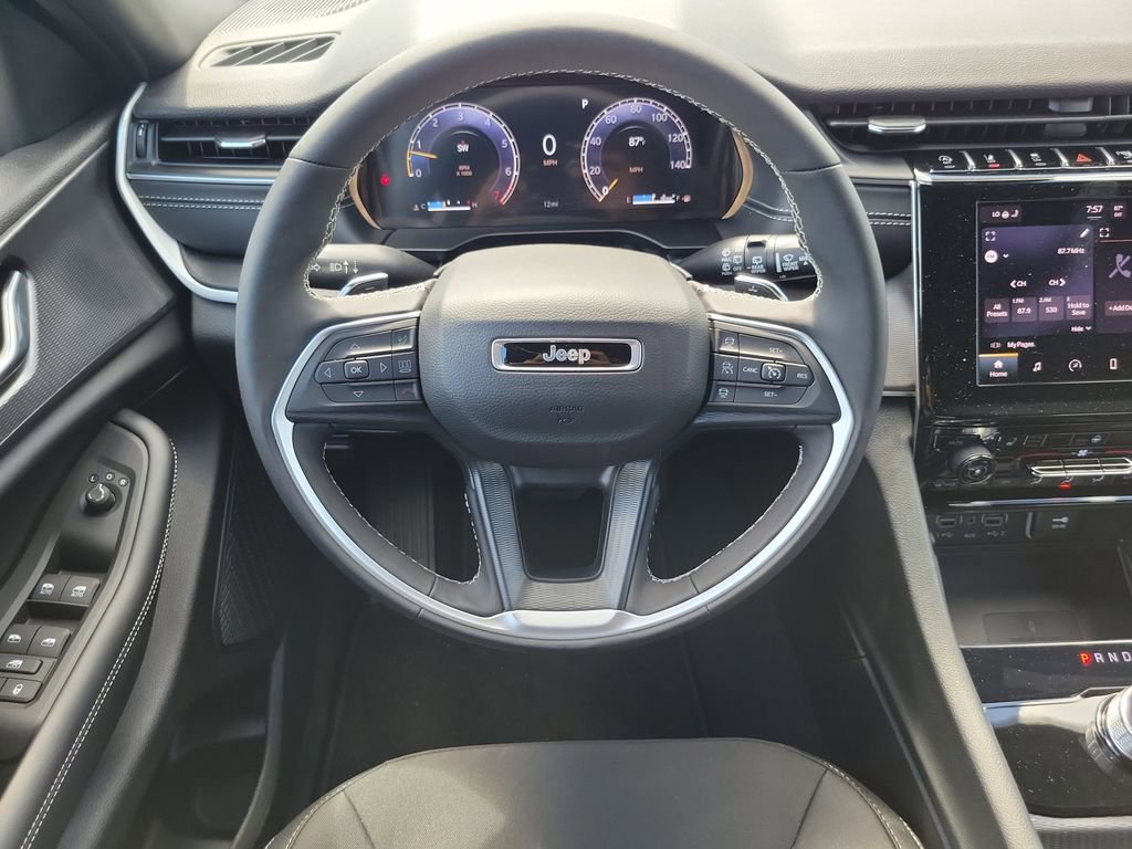 New 2025 Jeep Grand Cherokee Laredo w/ Luxury Tech Group I AWD/4WD image 14
