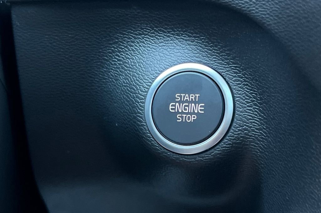 Used 2024 Volvo XC40 B5 Plus w/ Protection Package Premier image 22