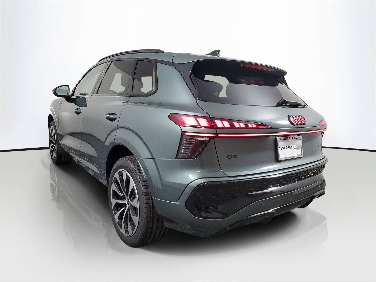 New 2026 Audi Q3 quattro 2.0T AWD/4WD image 4