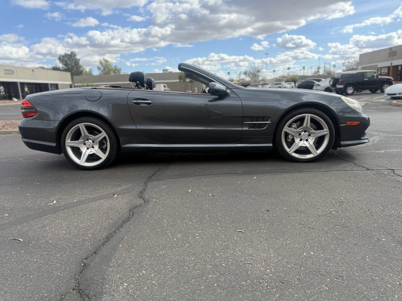 Used 2009 Mercedes-Benz SL 550 w/ Premium I Pkg image 4