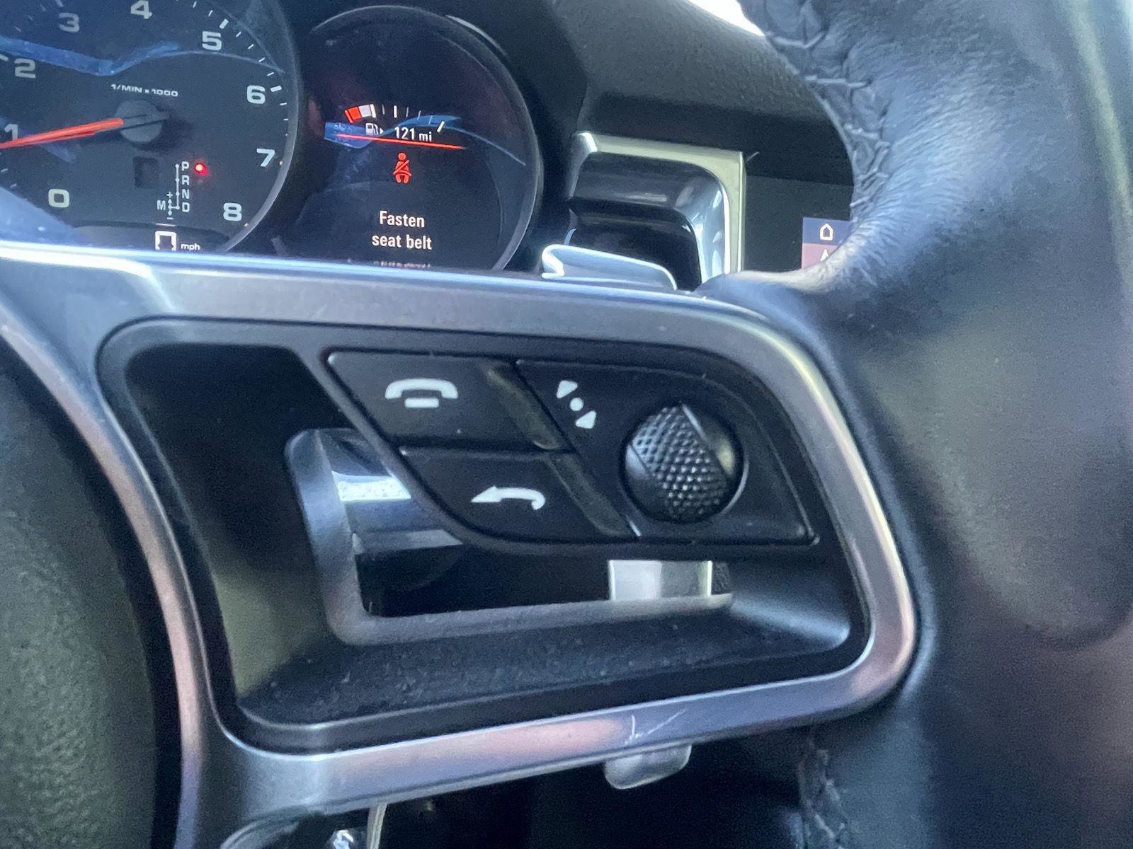 Used 2021 Porsche Macan image 16