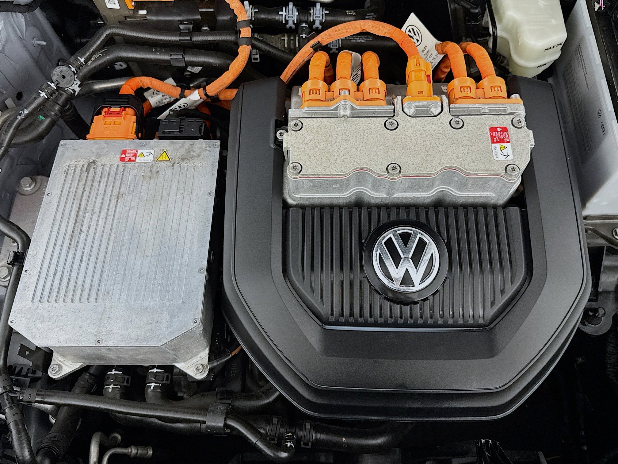 Used 2016 Volkswagen e-Golf SE w/ DC Fast Charging Package image 36