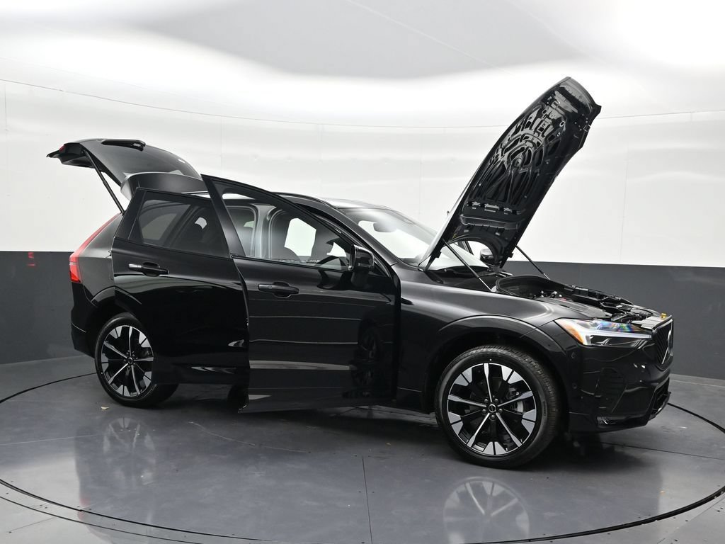 New 2026 Volvo XC60 B5 Plus AWD/4WD image 32