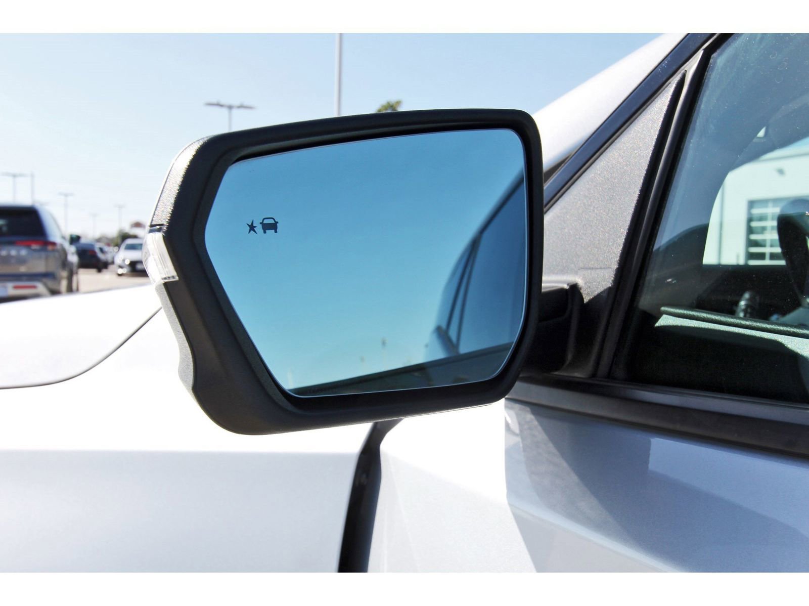 Used 2022 GMC Terrain SLT w/ Tech Package image 10