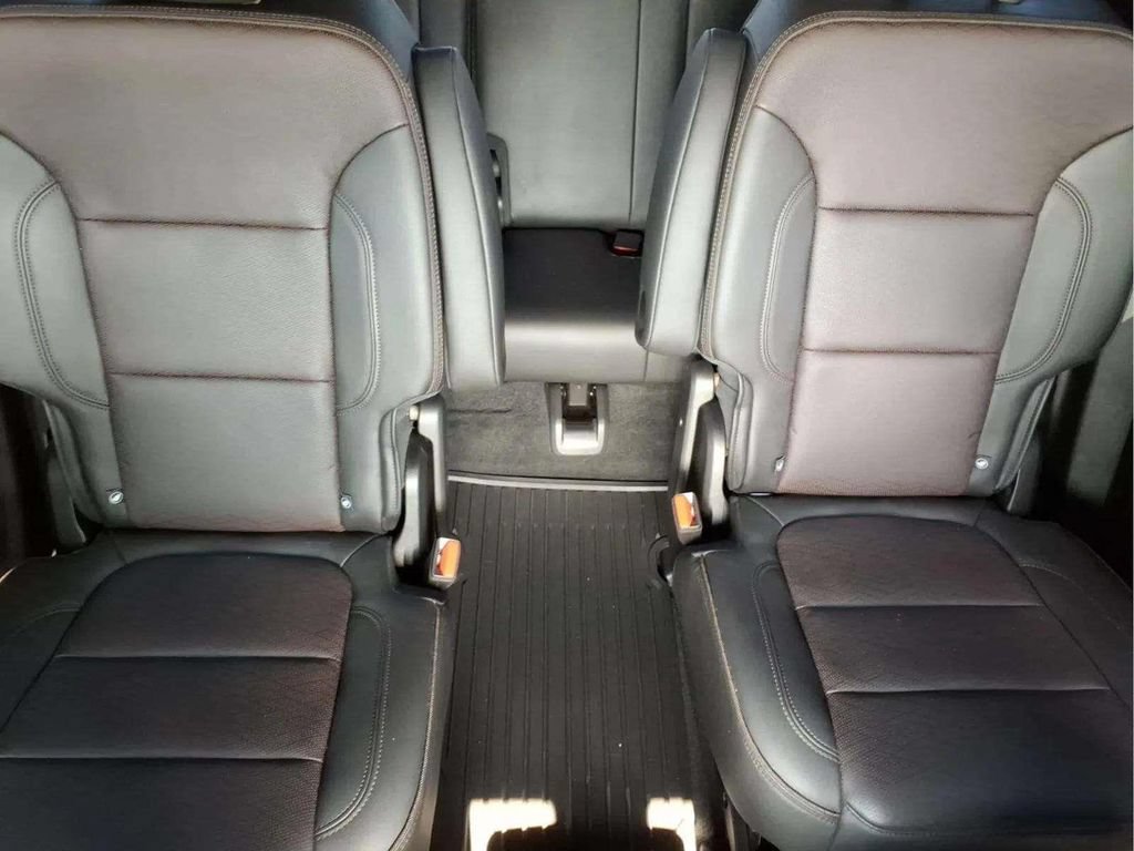 Used 2023 Chevrolet Traverse High Country AWD/4WD image 16