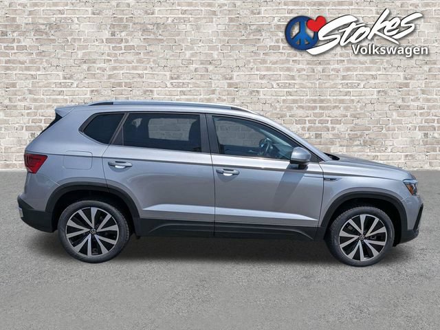 Certified 2023 Volkswagen Taos SE w/ Panoramic Sunroof Package FWD image 3