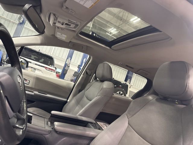 Used 2024 Toyota Sienna Limited AWD/4WD image 26