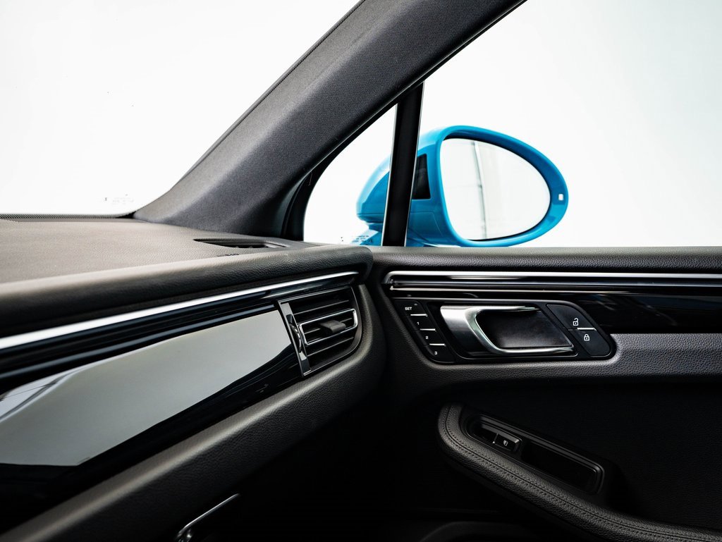 Certified 2023 Porsche Macan image 36