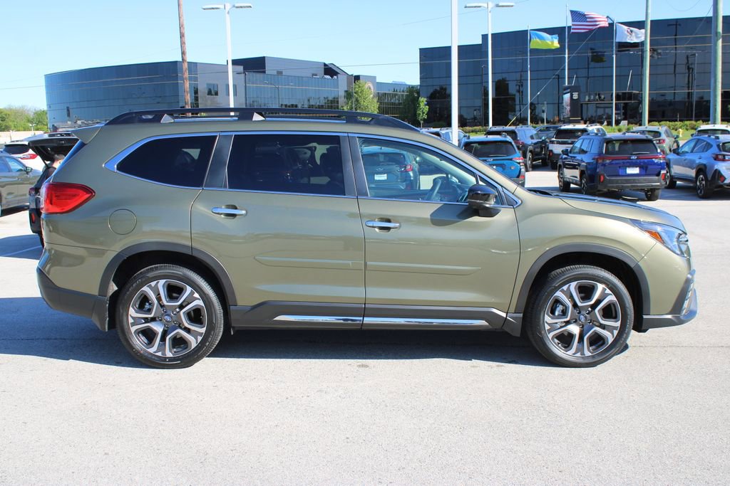 Used 2025 Subaru Ascent Touring AWD/4WD image 4