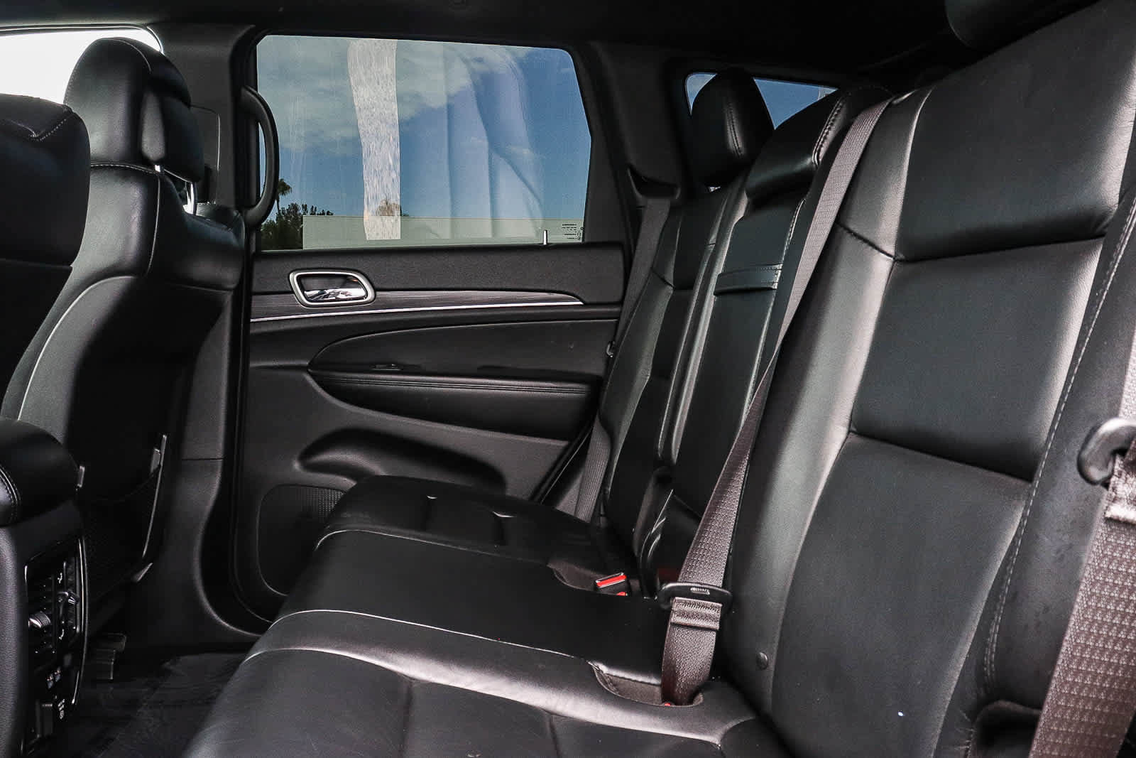 Used 2019 Jeep Grand Cherokee Limited RWD image 25