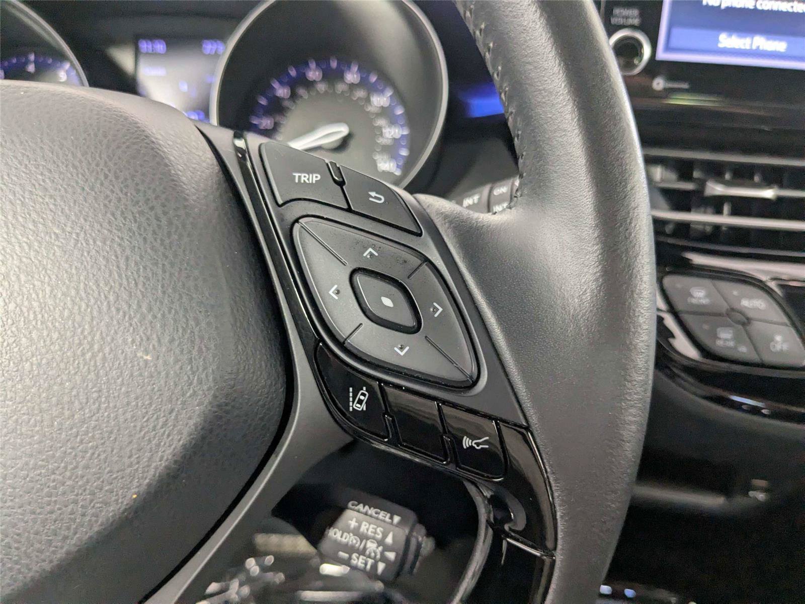 Used 2020 Toyota C-HR XLE FWD image 16