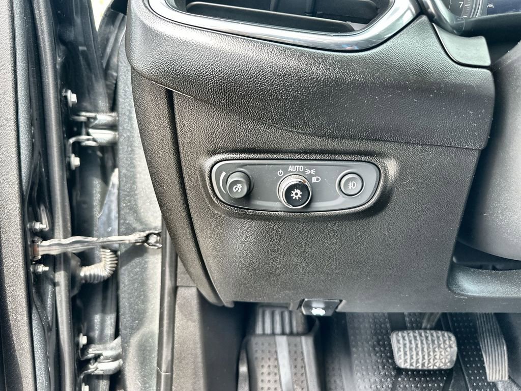 Used 2021 Chevrolet Equinox Premier image 18