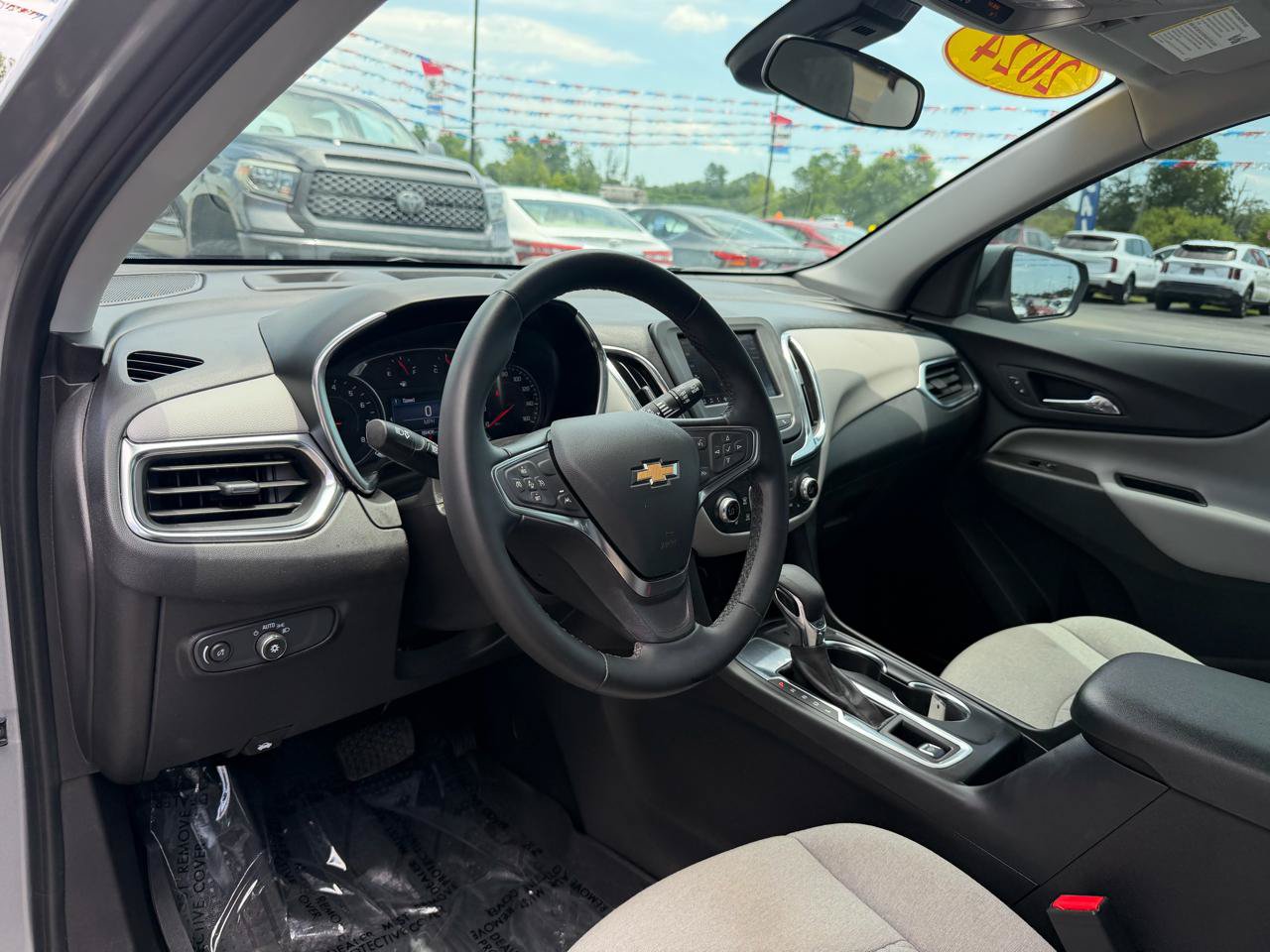 Used 2024 Chevrolet Equinox LT w/ LPO, Floor Liner Package FWD image 14