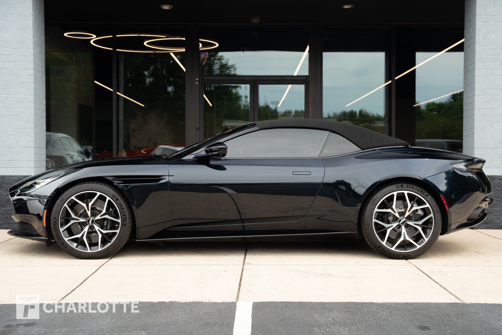 Used 2019 Aston Martin DB11 Volante RWD image 7