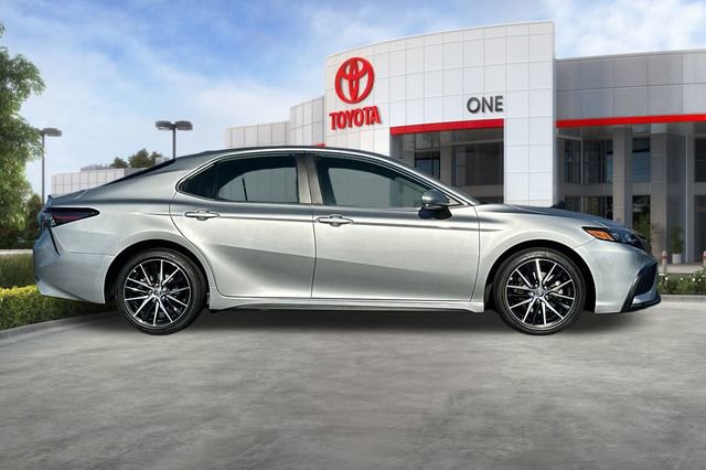 Used 2024 Toyota Camry SE w/ Blackout Package (TMS) image 3