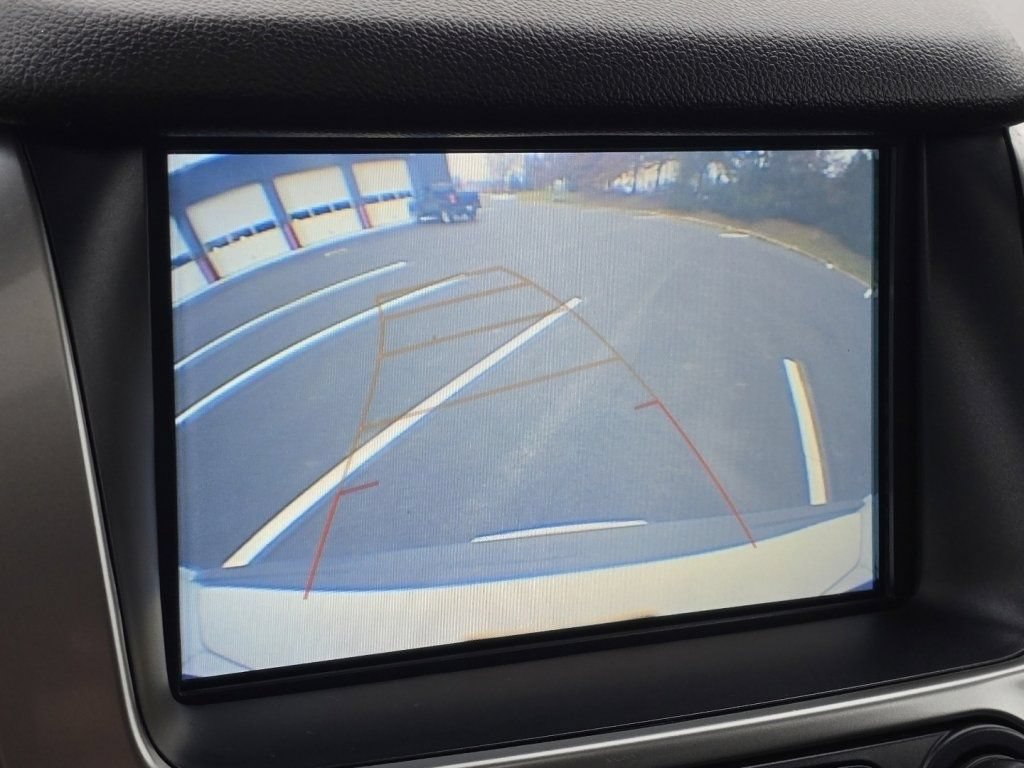Used 2019 Chevrolet Suburban LT RWD image 8