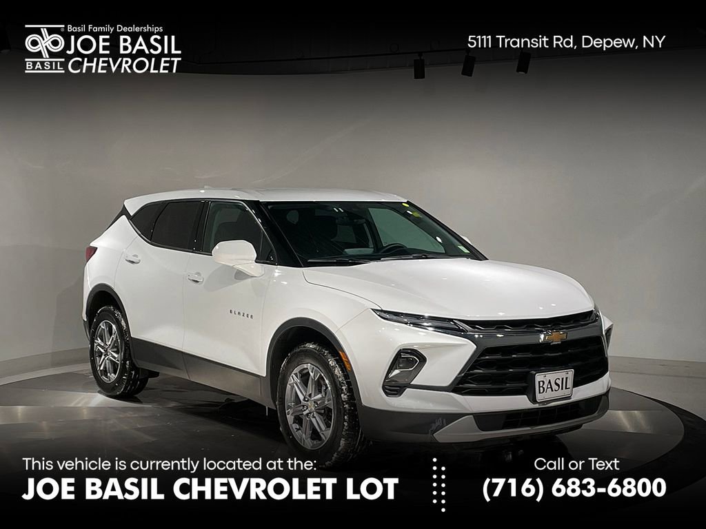 Used 2025 Chevrolet Blazer LT image 1