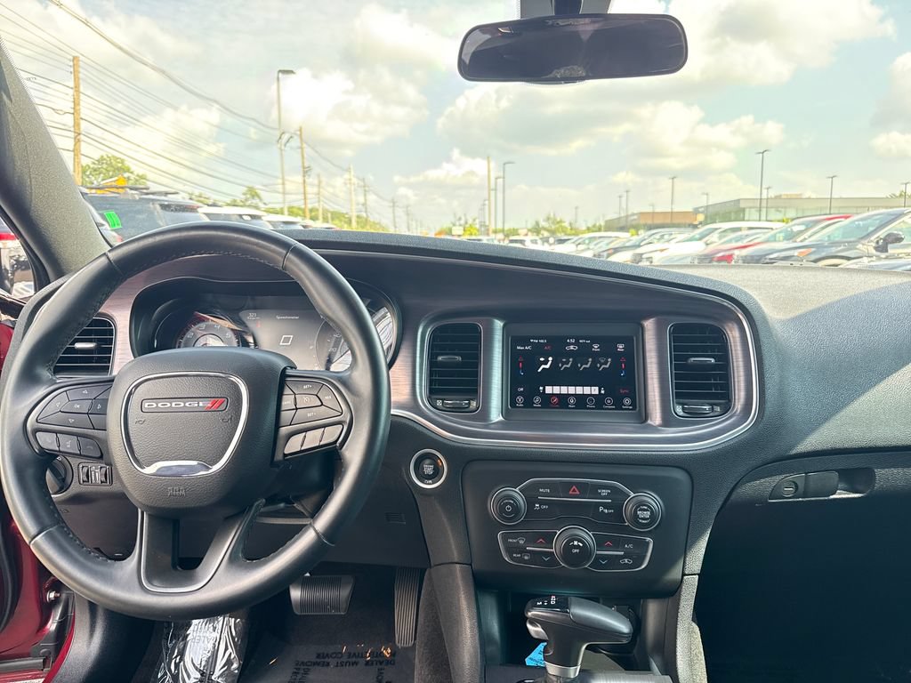 Used 2018 Dodge Charger SXT w/ Blacktop Package RWD image 15