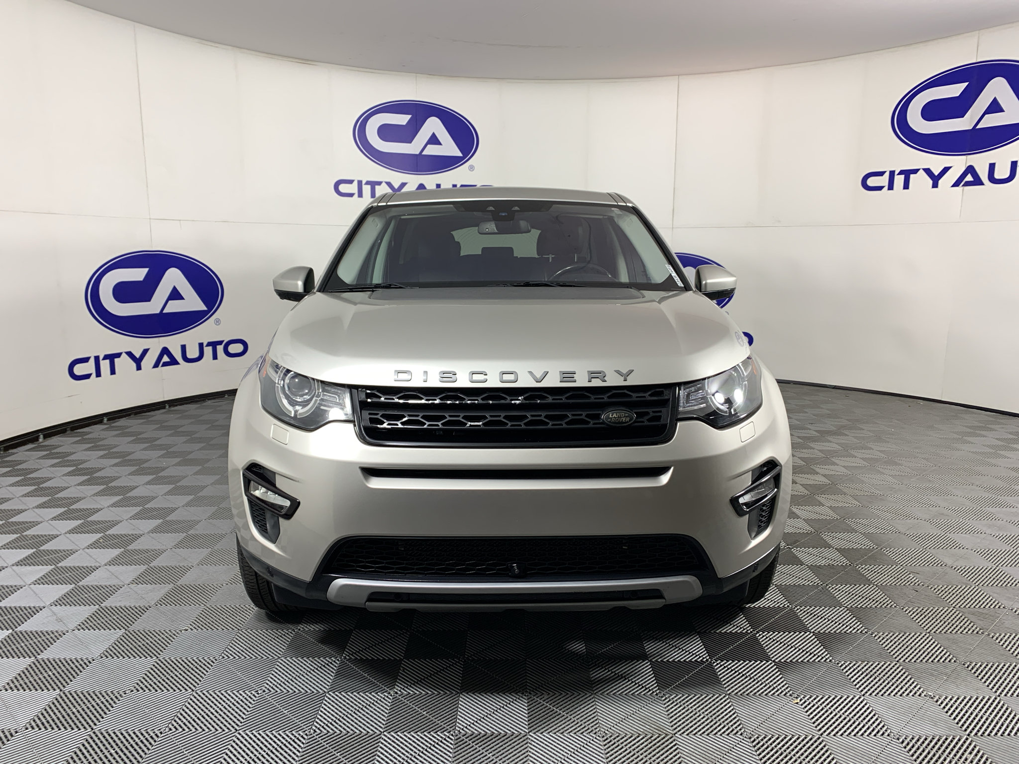 Used 2017 Land Rover Discovery Sport HSE AWD/4WD image 9