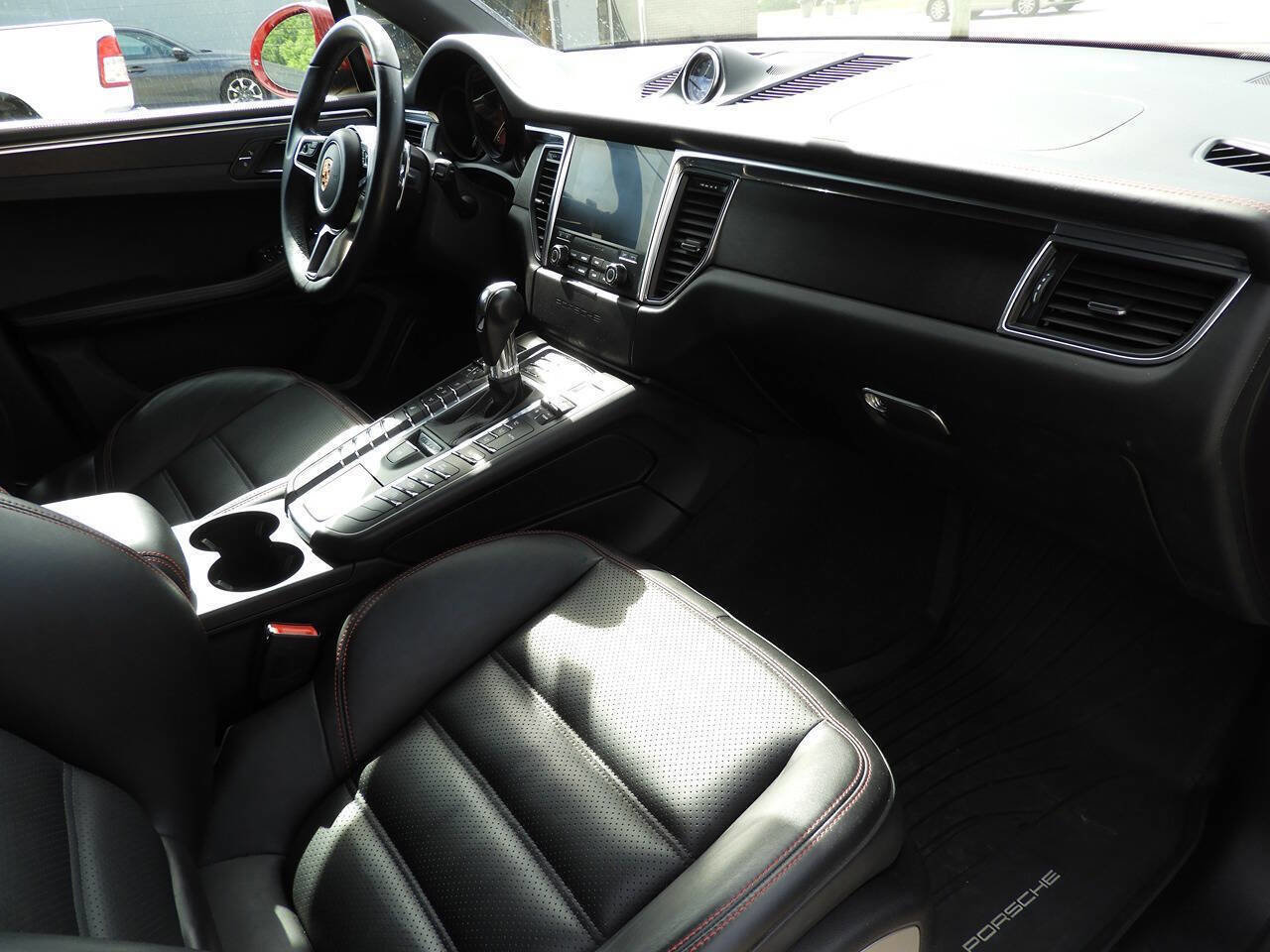 Used 2018 Porsche Macan GTS AWD/4WD image 36