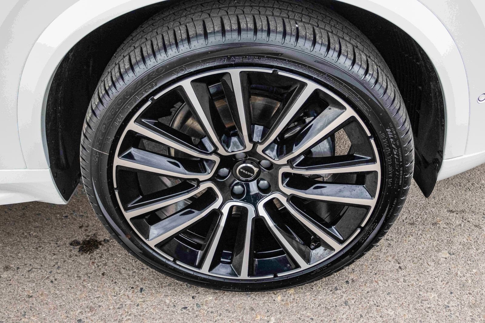 New 2026 Volvo XC90 B6 Ultra w/ Lounge Package image 14