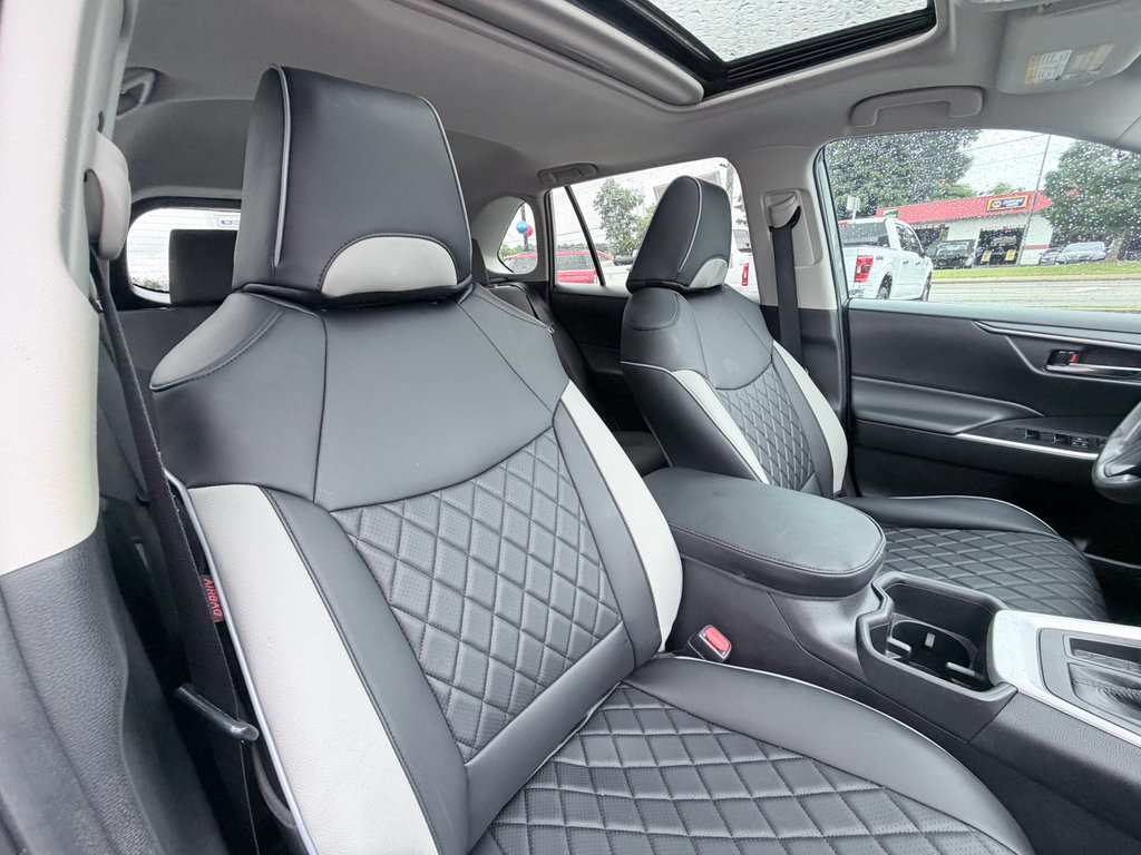 Used 2022 Toyota RAV4 XLE w/ Convenience Package FWD image 26
