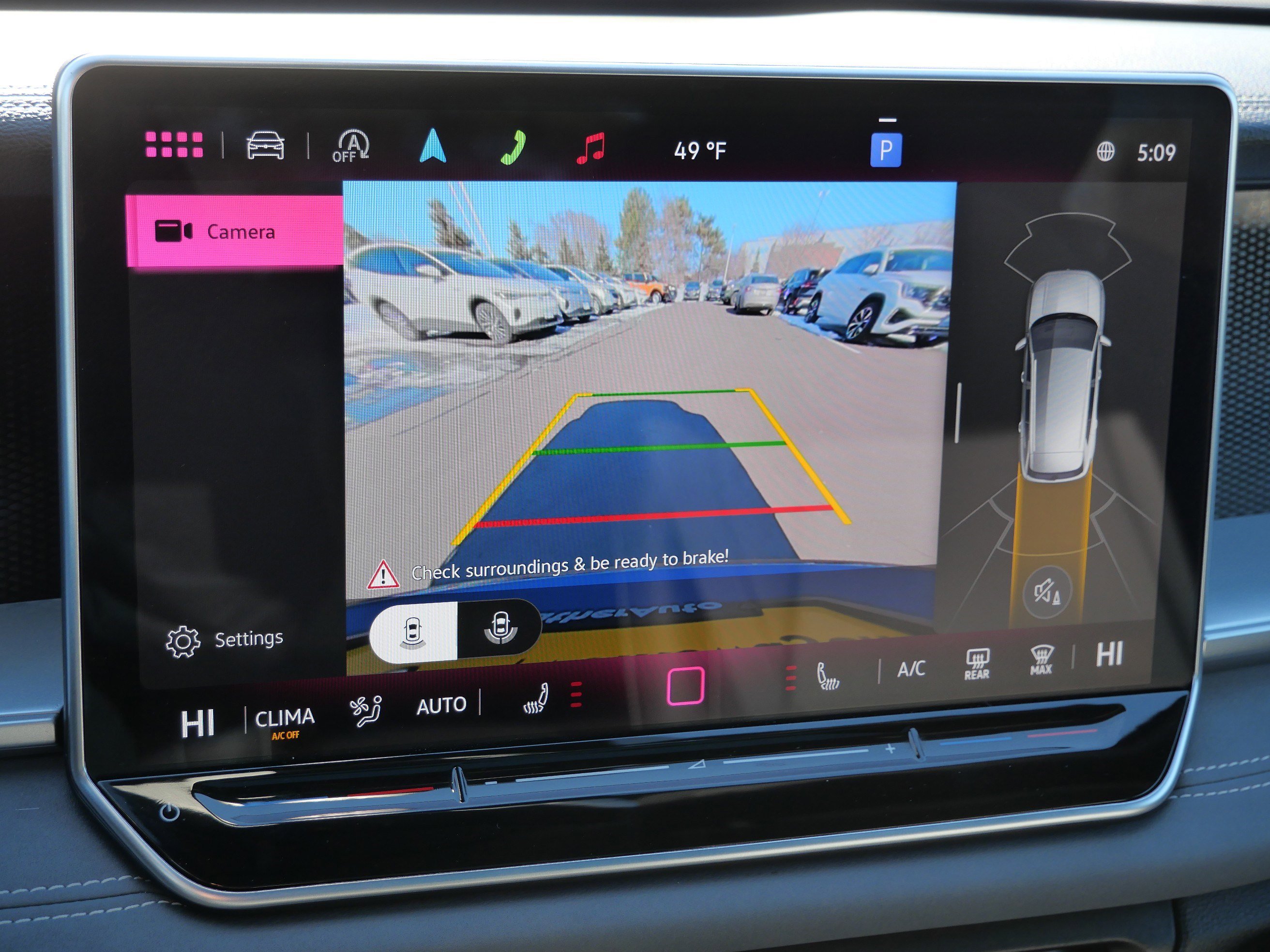 Certified 2025 Volkswagen Tiguan SE R-Line image 35