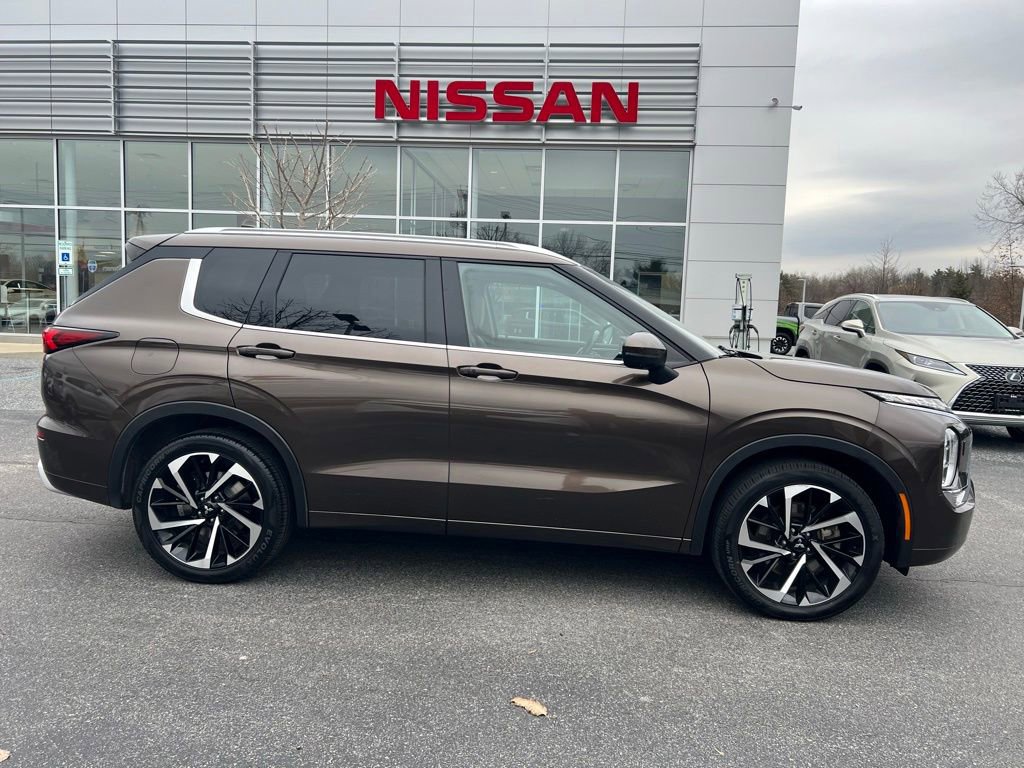 Used 2022 Mitsubishi Outlander SEL image 13