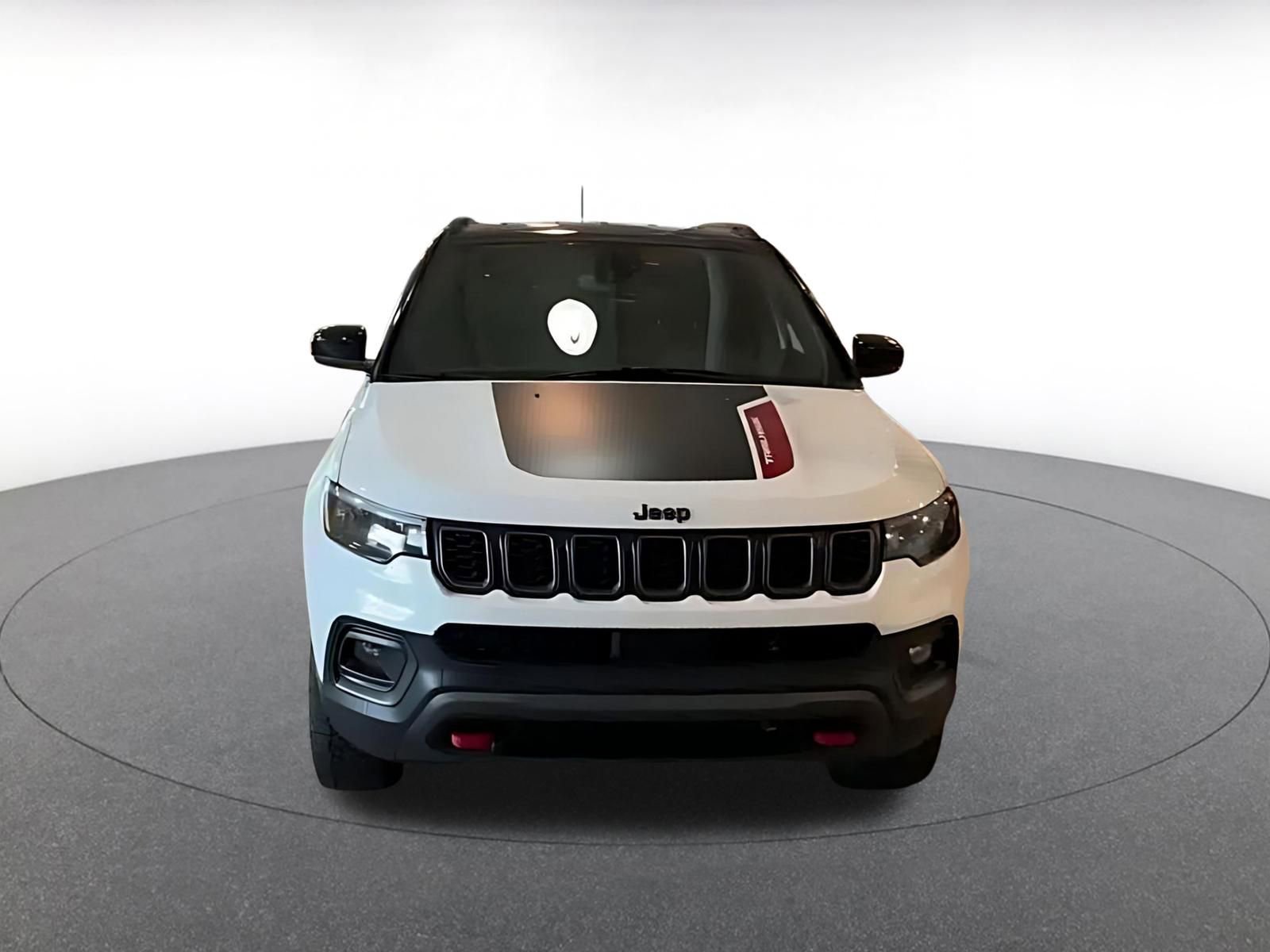 Used 2025 Jeep Compass Trailhawk AWD/4WD image 4
