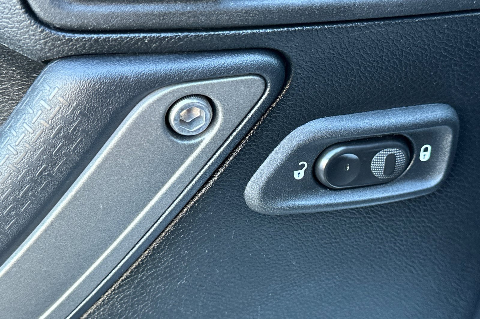 Used 2017 Jeep Wrangler Unlimited Sport image 11