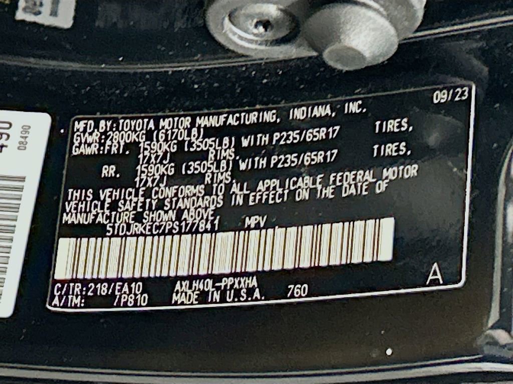 Used 2023 Toyota Sienna XLE w/ XLE Plus Package FWD image 32