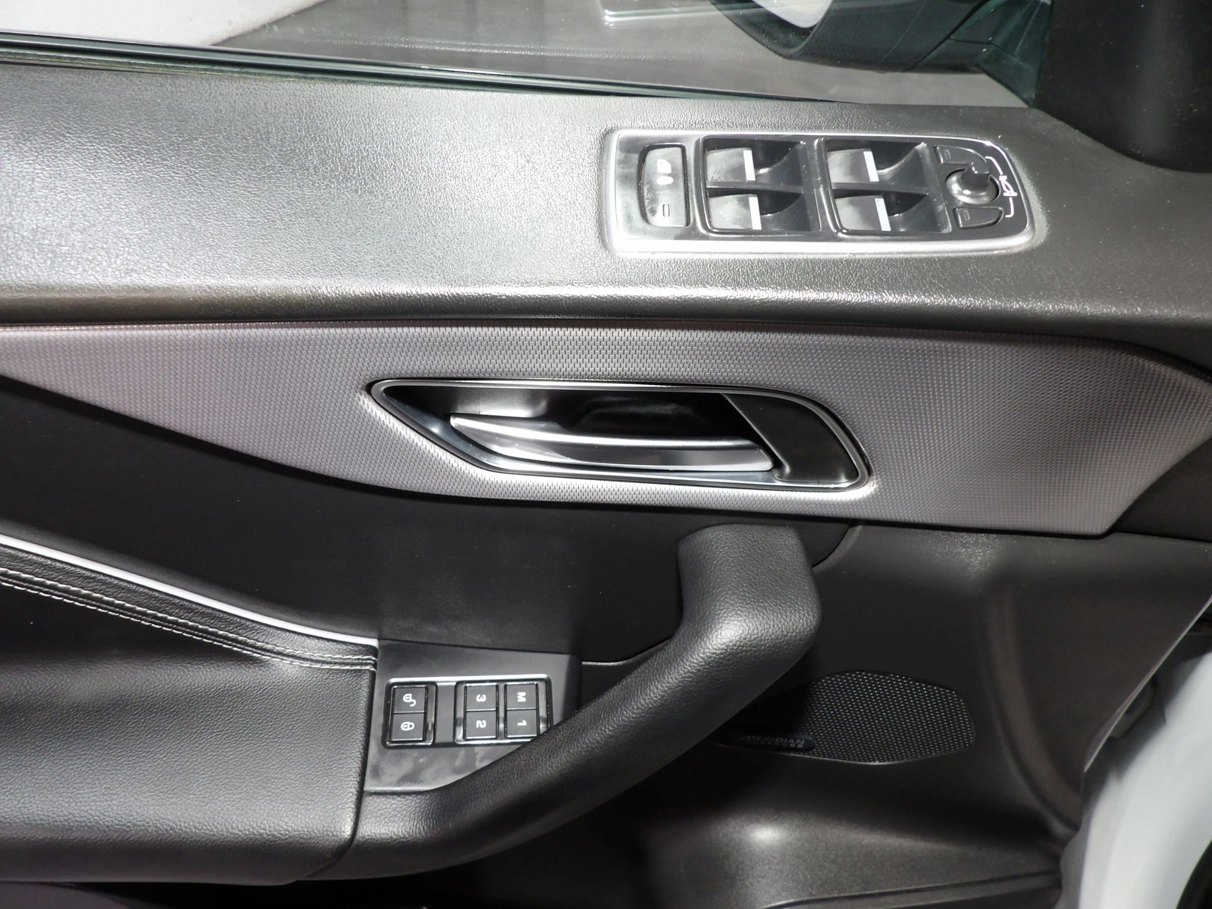 Used 2018 Jaguar F-PACE R-Sport image 12