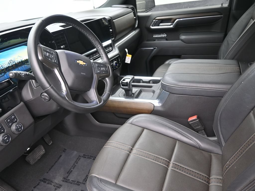 Used 2025 Chevrolet Silverado 1500 High Country w/ High Country Premium Package AWD/4WD image 11