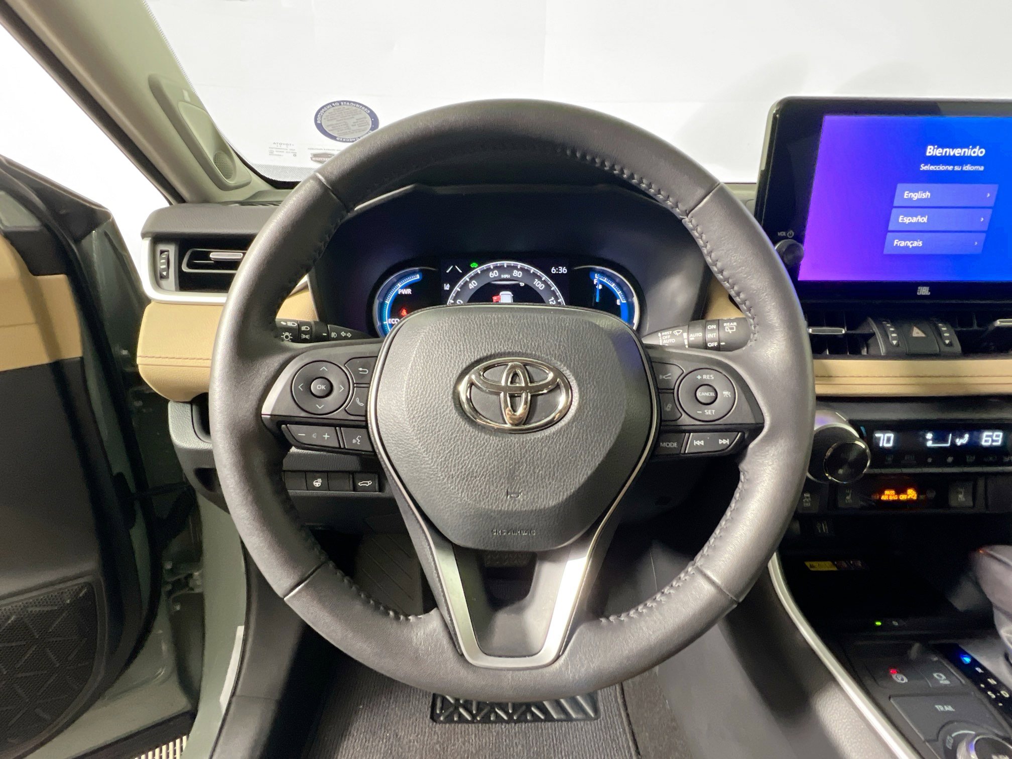 Used 2023 Toyota RAV4 XLE Premium image 17