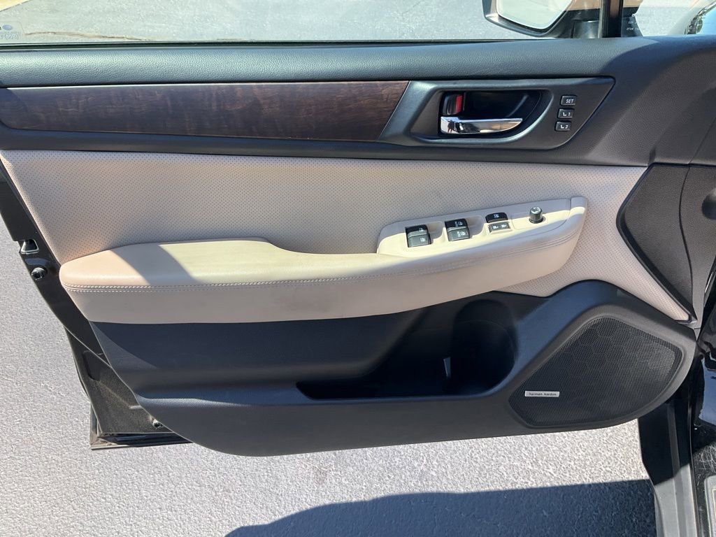 Used 2017 Subaru Outback 2.5i Limited AWD/4WD image 3