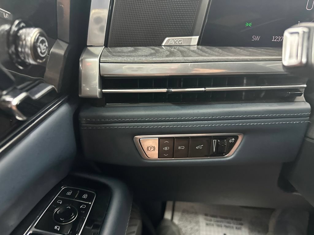Certified 2025 Cadillac Escalade IQ Sport 2 w/ LPO, ONYX Package AWD/4WD image 43