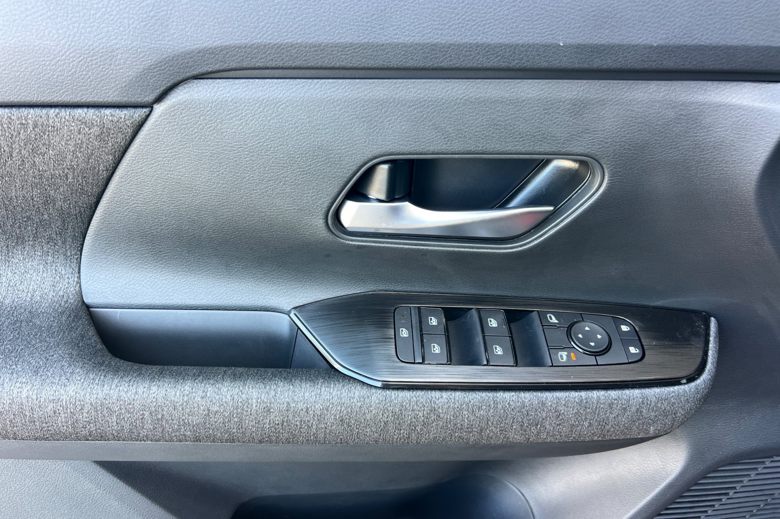 New 2027 Nissan Kicks SV FWD image 8