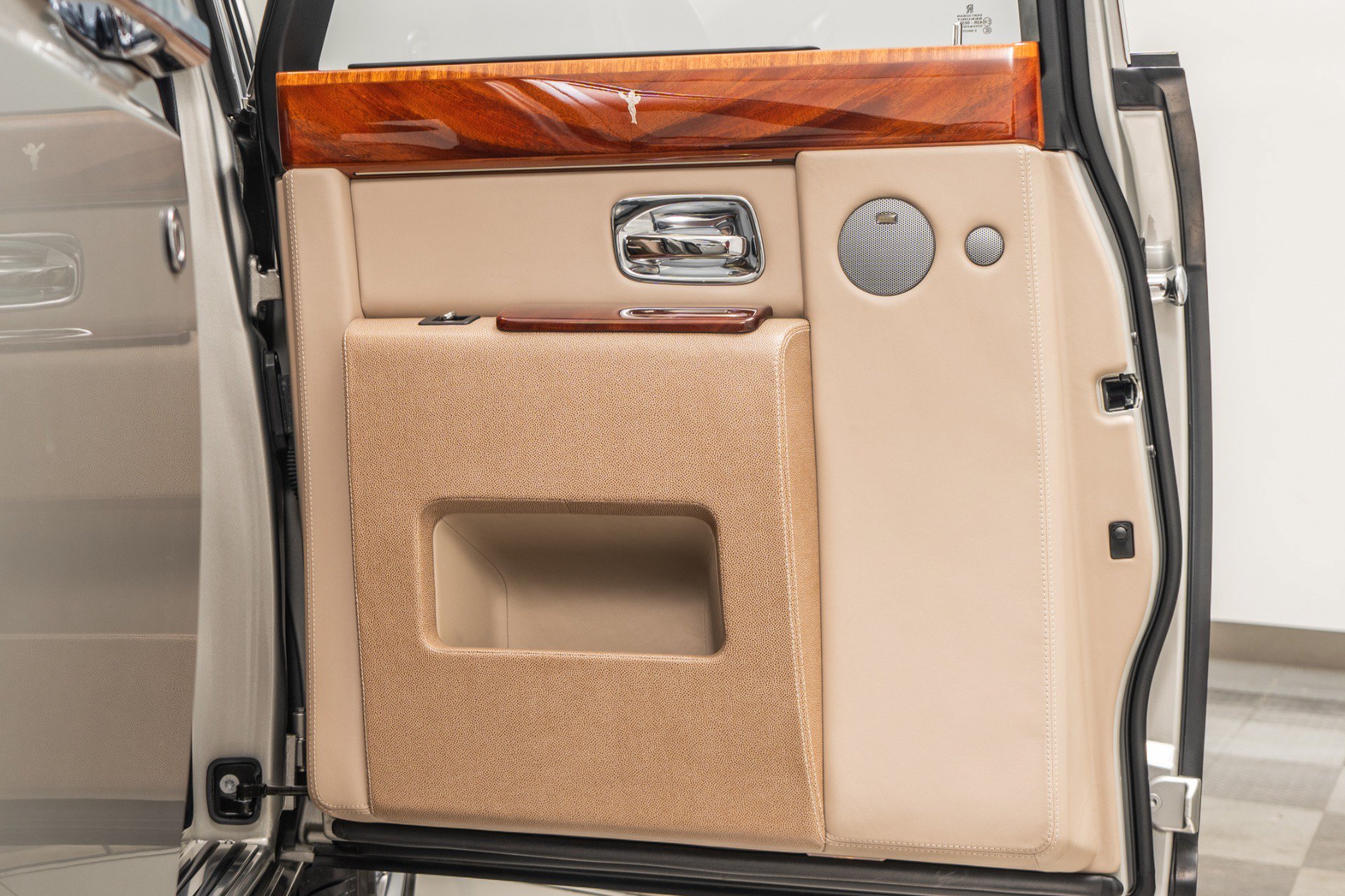 Used 2007 Rolls-Royce Phantom Sedan RWD image 43