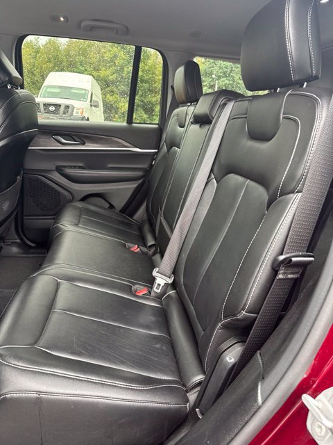 Used 2023 Jeep Grand Cherokee Limited AWD/4WD image 10