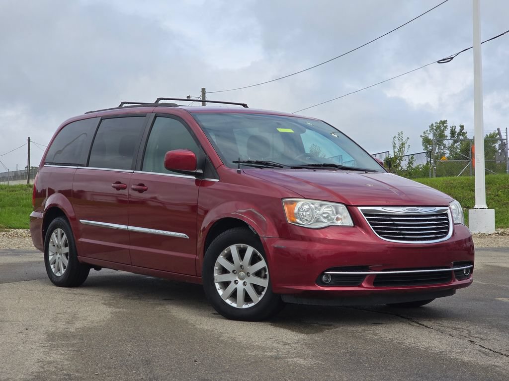 Used 2016 Chrysler Town & Country Touring FWD image 2
