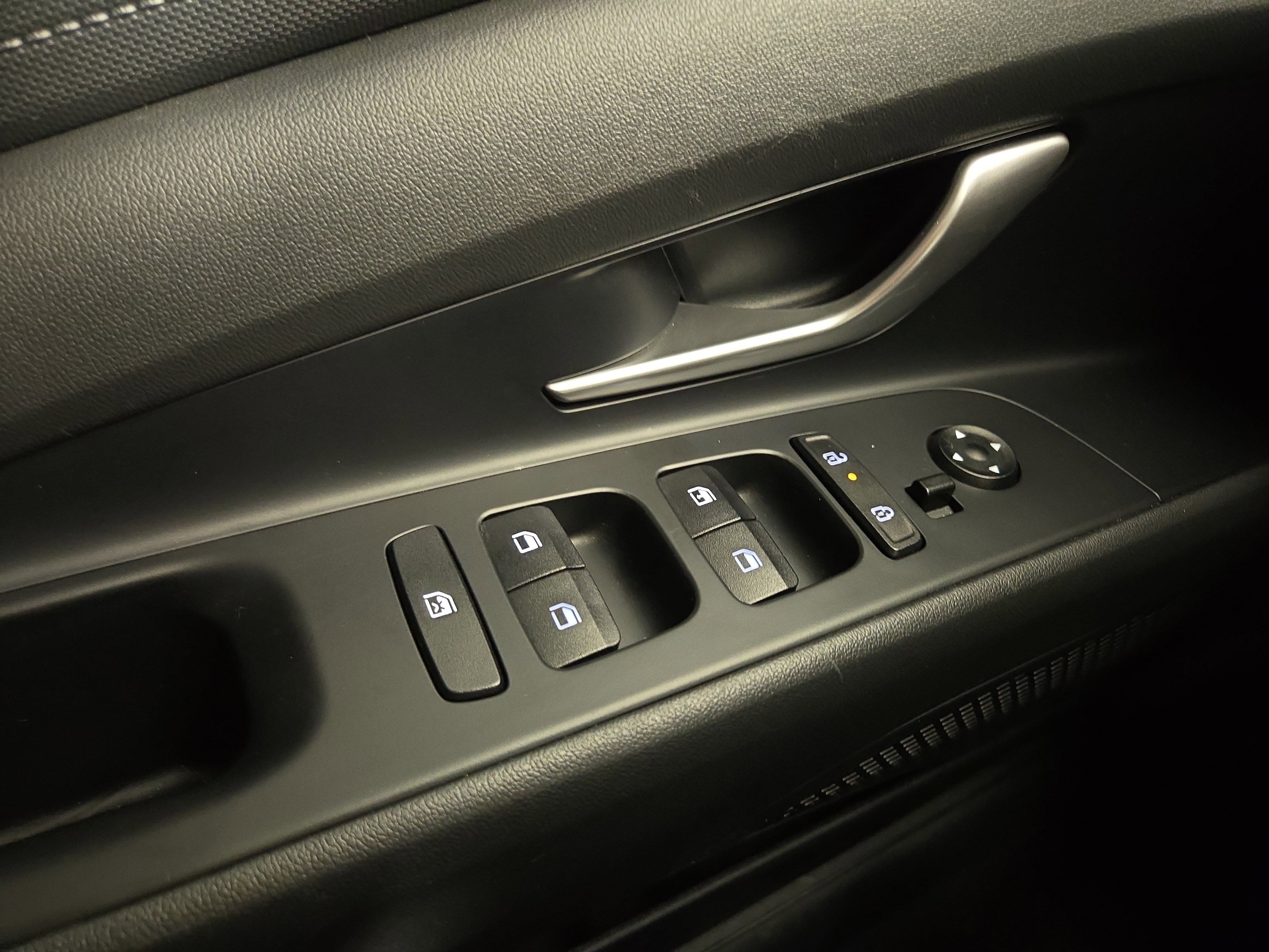 Used 2024 Hyundai Elantra SE image 27