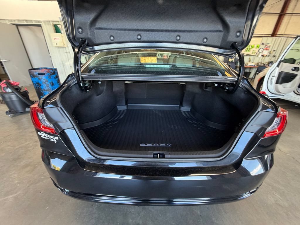 Used 2025 Toyota Camry XLE FWD image 25